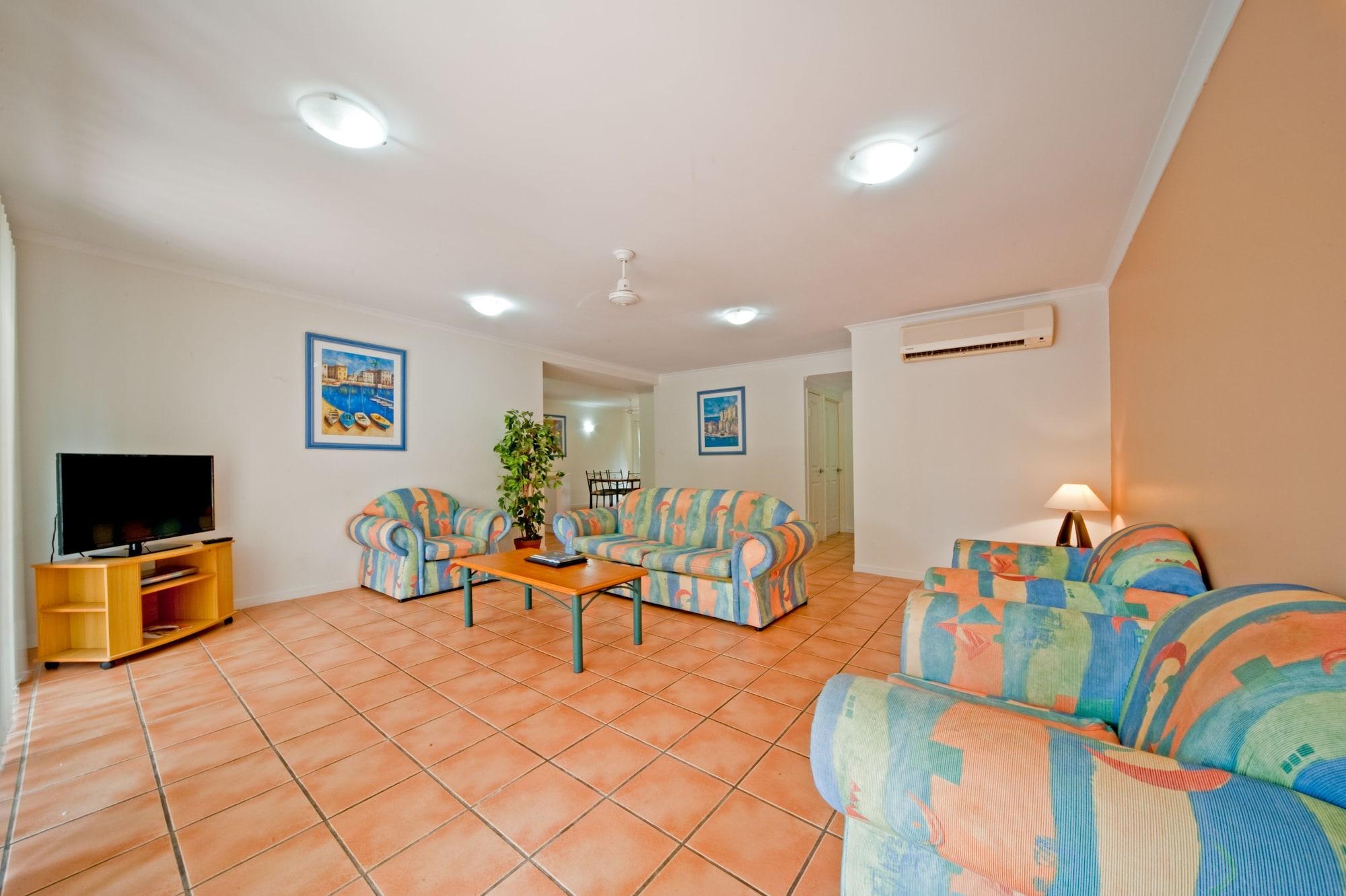 At Beach Court Holiday Villas Airlie Beach Exterior foto