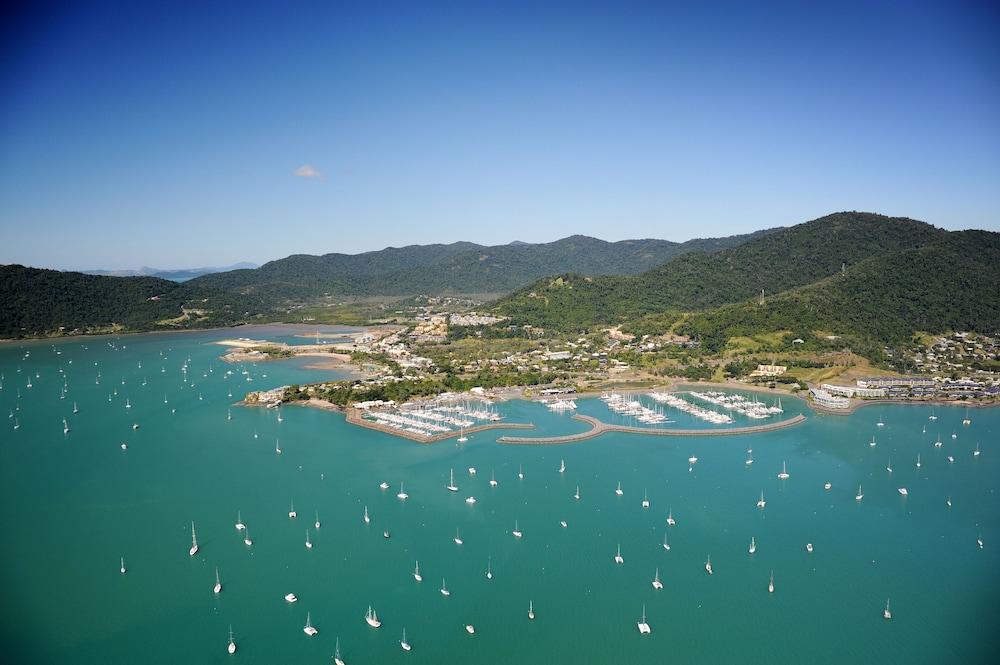 At Beach Court Holiday Villas Airlie Beach Exterior foto