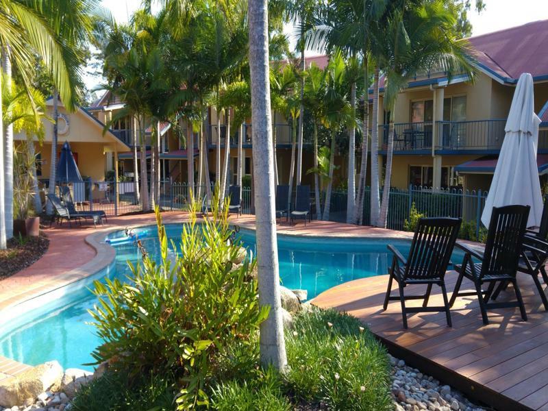 At Beach Court Holiday Villas Airlie Beach Exterior foto