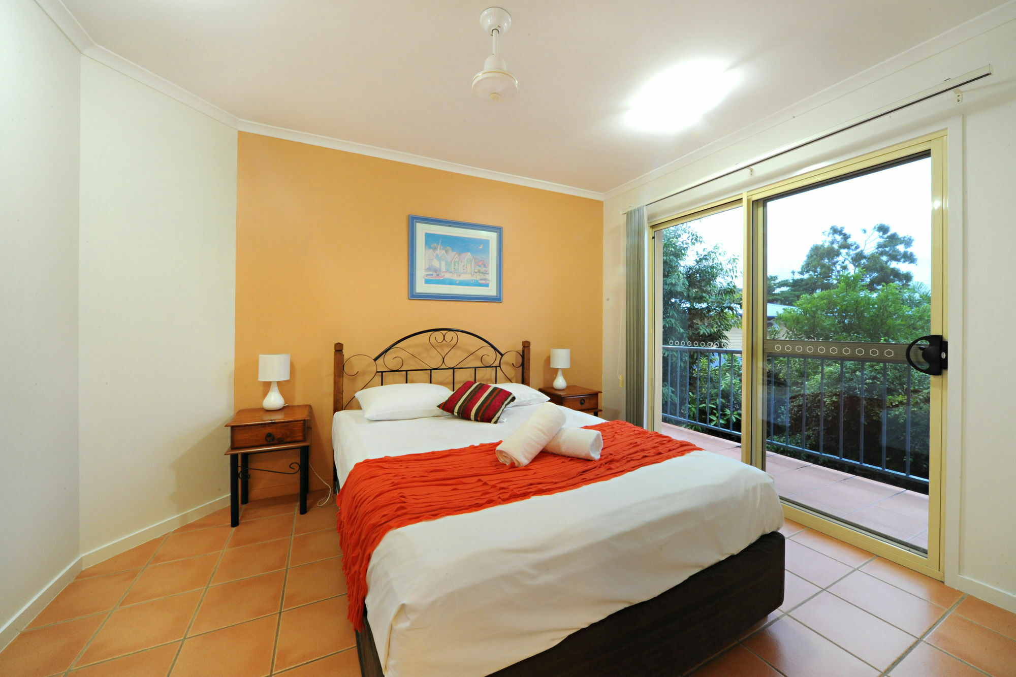 At Beach Court Holiday Villas Airlie Beach Exterior foto